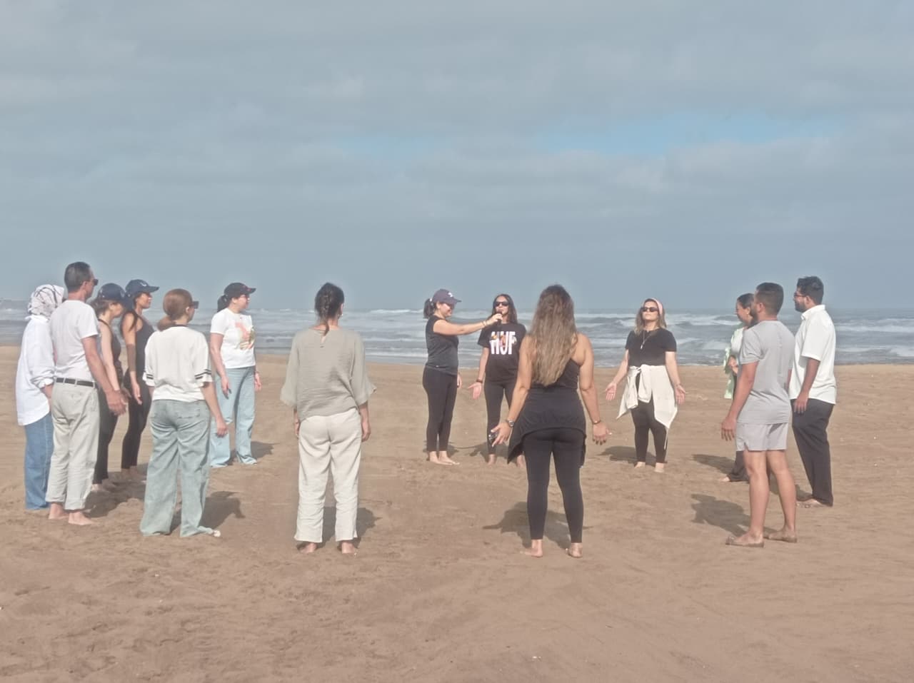 Méditation et respiration guidée lors d'un atelier bien-être au travail – WellConseil